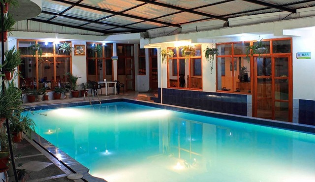 Hostal y Complejo Turistico La Rueda