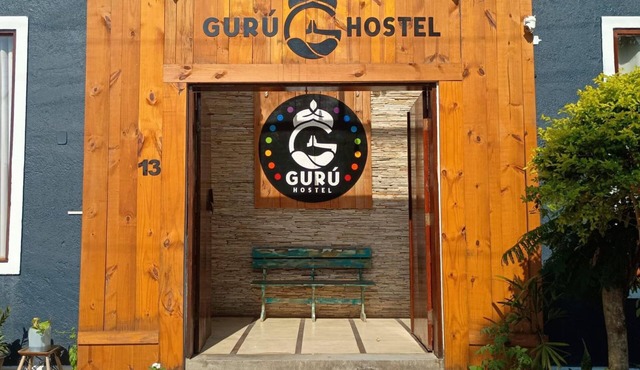 Hostel with private and shared rooms, excellent location and views.