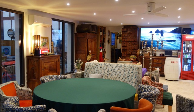 Hostelry private