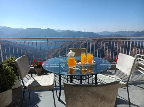 Hostie Dale View North - Designer 3BR Retreat with Epic Balcony & Pahari Meals