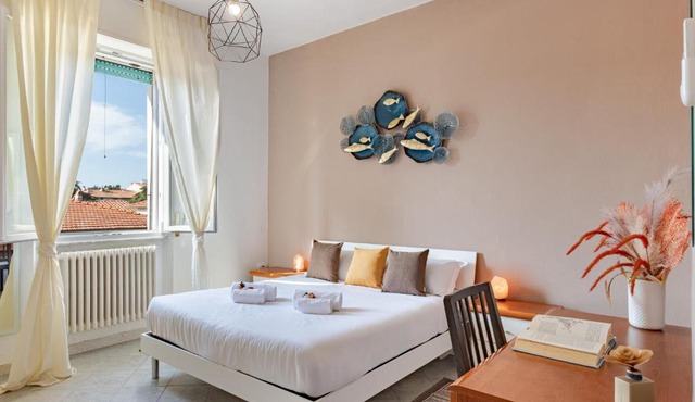 Hostly Santo Stefano Tower View Apartment