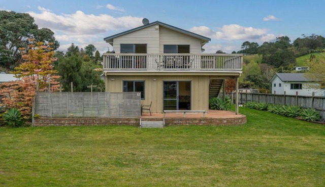 Hosts on the Coast Laze Away on Cook