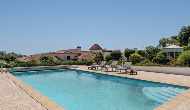 HostWise - Modern Comfort and Shared Pool in Paredes