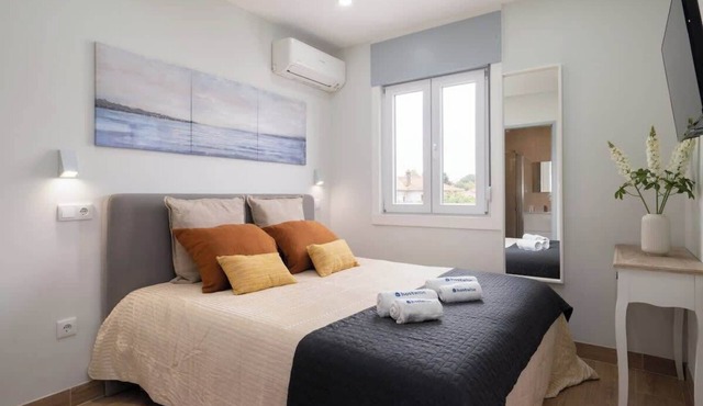 HostWise - Spacious House w/Garden