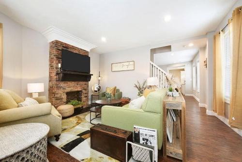 HostWise Stays - The Carnegie - Sauna, 1 Block from Butler St, Family Friendly