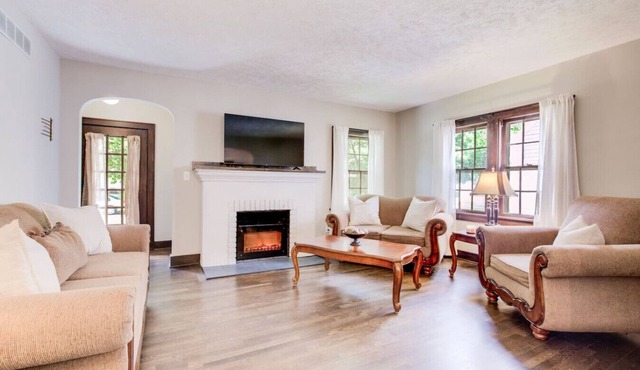 Hot tub, 4bd Family Home - Bertrand Cottage
