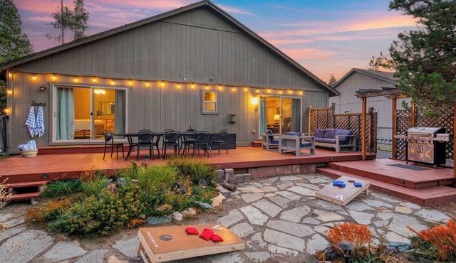 Hot Tub, Air Hockey, Foosball, Deck Lounge | Near Sunriver & Mt. Bachelor Skiing