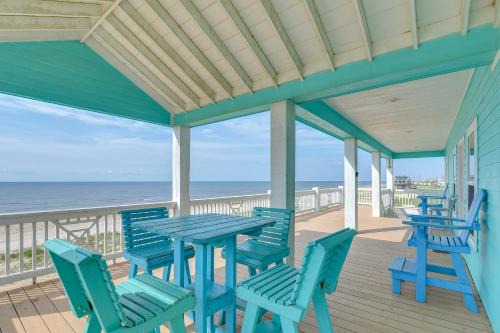 Hot Tub, Beach Access! Bay-View Gilchrist Retreat