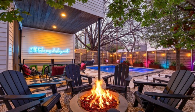 Hot Tub Club | Pool | BBQ | Walk to Rainey St