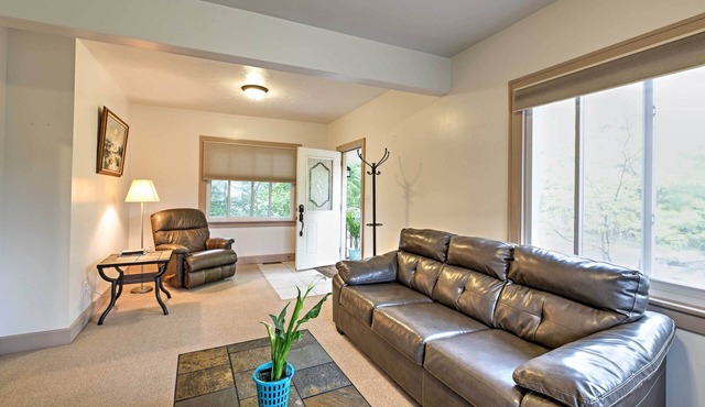 Hot Tub, Deck & Backyard: Cozy Union Pier House!