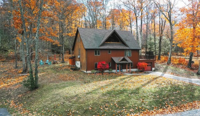 Hot Tub-Fire Pit-Deck-BBQ-Spacious-Hiking