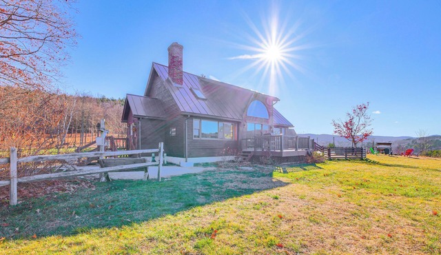 Hot Tub, Fire Pit & Grill: Remote Springfield Home