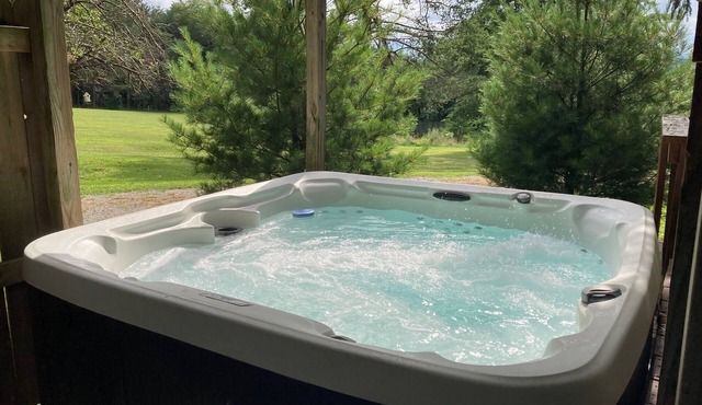 Hot Tub/Fire Pit/Play set/Arcade/Easy access to everything 4 mins to US 33