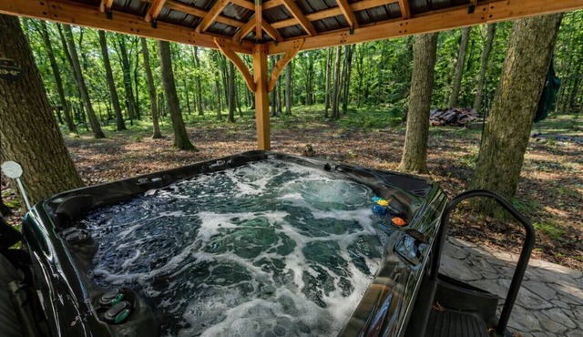 Hot Tub, Fire Pit & Pool Access