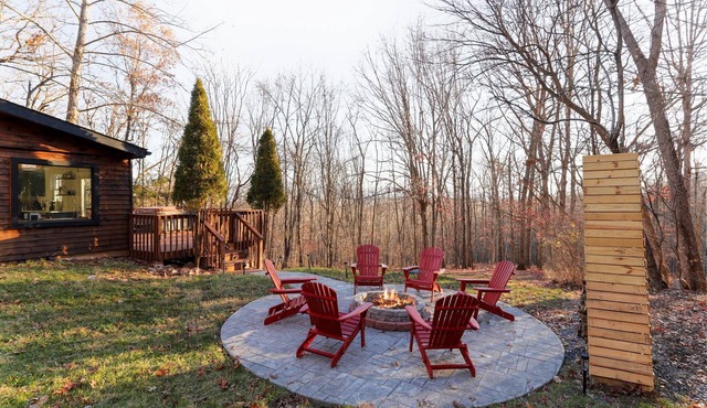 Hot Tub + Firepit + 20 Minutes to Luray Caverns + 35 Minutes to Skyline Drive