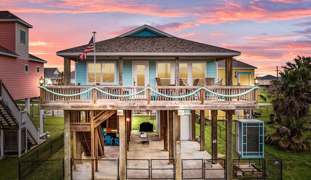 Hot Tub + Firepit! Elevator, Pets ok - Summer Savings!