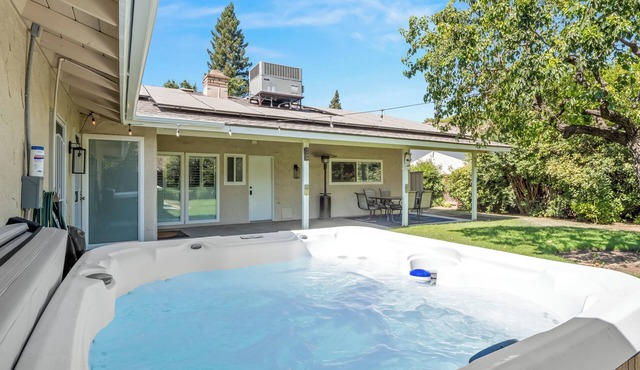 Hot Tub, Game Room - 3 Bed: 2 Bath near Fig Garden Loop!