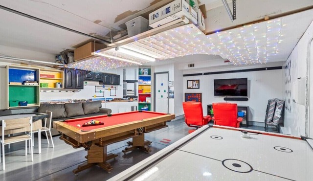 Hot Tub Gameroom Great Location Sparkling Clean