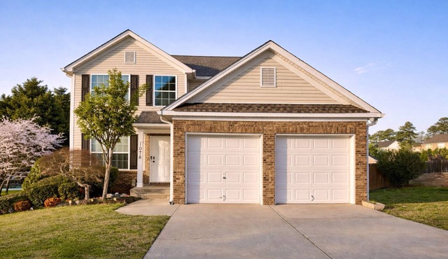 Hot tub Home near Lake Lanier & Mall of Georgia
