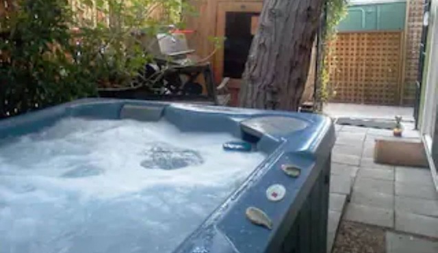 Hot Tub/Sauna/Jacuzzi/Massage Chair/Pets/Fireplace/15 Min to Golden Gate Bridge