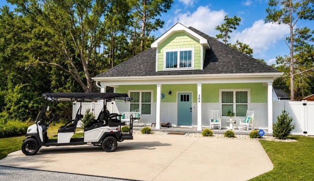 Hot tub! Solo Stove! Beach Gear! Dog Friendly! Fenced Yard! Opt. Golf Cart