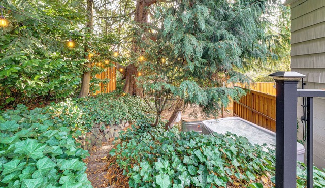 Hot Tub, Trails & Tranquil Views! Cozy Seatac Spot