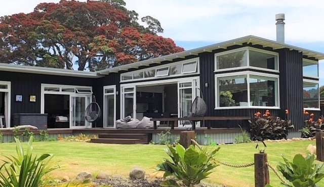 HOT WATER ESCAPE - HOT WATER BEACH HOLIDAY HOME in Hot Water Beach