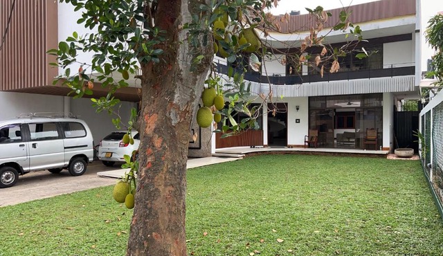 Hotel 12