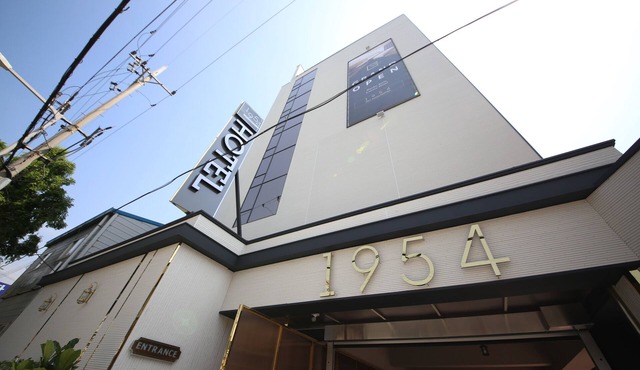 Hotel 1954