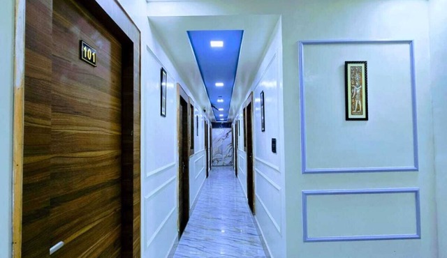 Hotel Aaarav Grand - Mathura Vrindavan