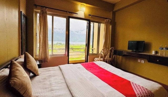 Hotel August International