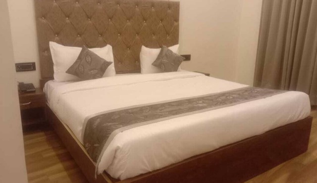 Hotel C S Inn