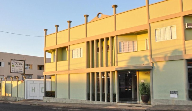 Hotel Carolina 2 - próximo a Universidade de Uberaba uniube - ao Aeroporto Fórum De uberaba - hospital Mario Palmeirio ao Hospital São Marcos e hospital Regional