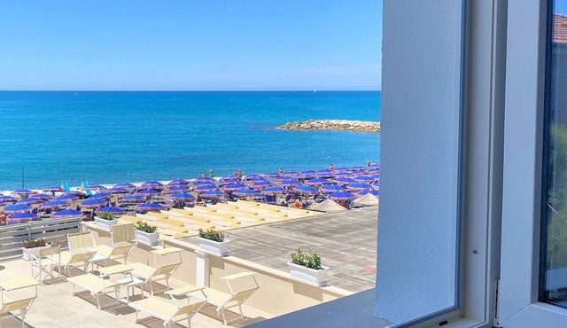 Hotel Cecina Beach