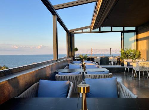 Hotel Cosmos