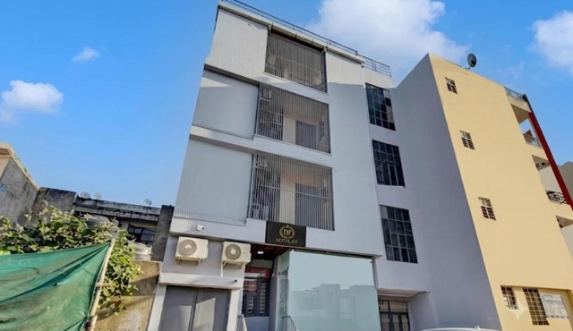 Hotel D7