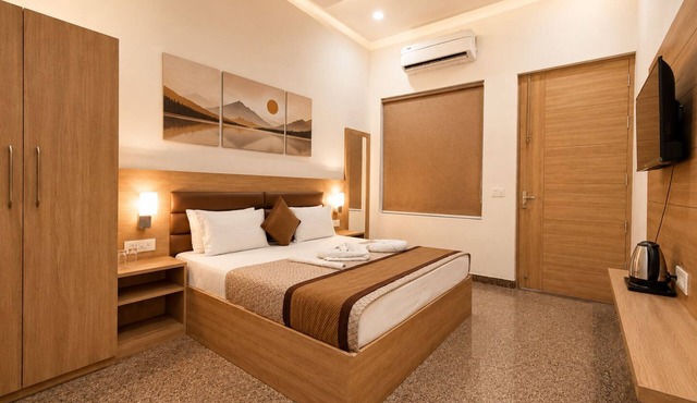 Hotel Devi Ram Atithi Bhawan Near Banke Bihari Mandir