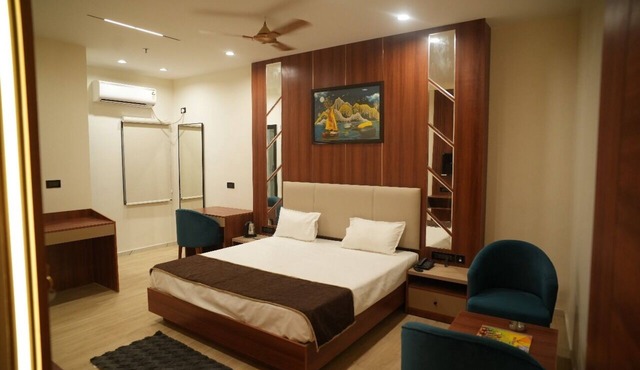 Hotel Devki Inn