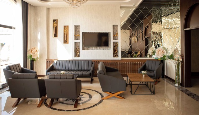 HOTEL EDEN'S
