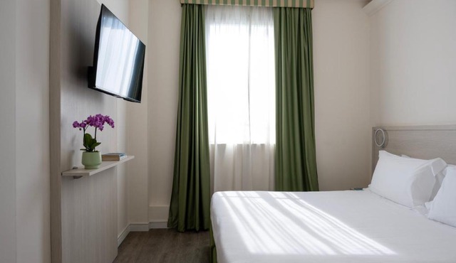 Hotel Embassy