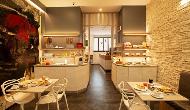 Hotel Five