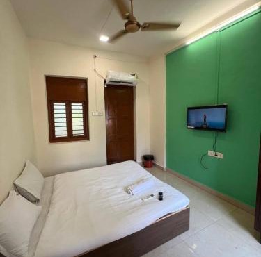 Hotel Galaxy Executive Guest House & AC Dormitory