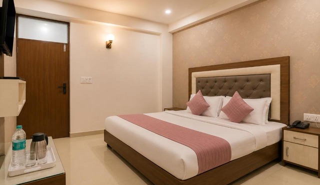 Hotel Gold Ston Near Yashoda Hospital & Vaishali Metro