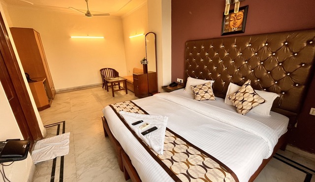 HOTEL GRACIOUS