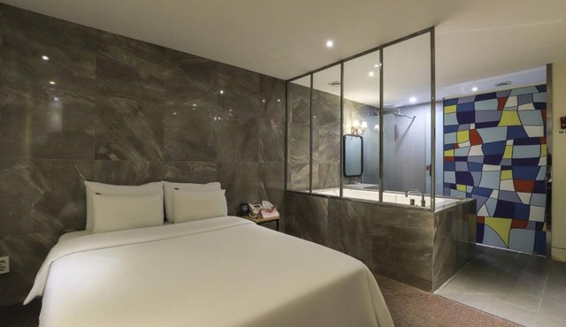 Hotel H2