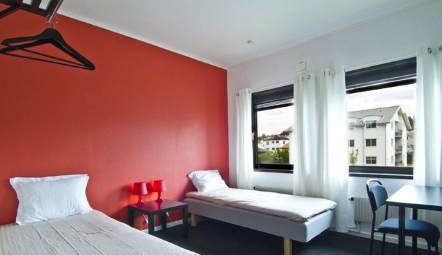 Hotel & Hostel 10