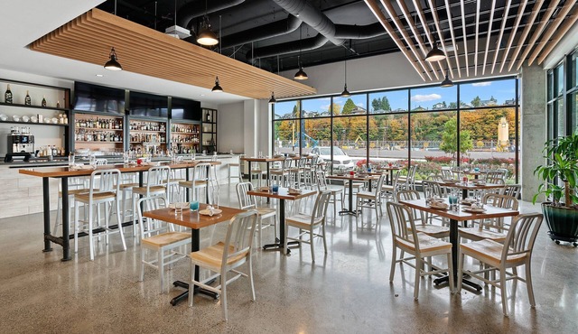 Hotel Indigo Everett - Waterfront Place by IHG