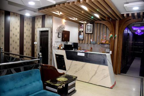 Hotel J P Residency