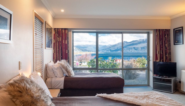 Hotel Lake Brunner