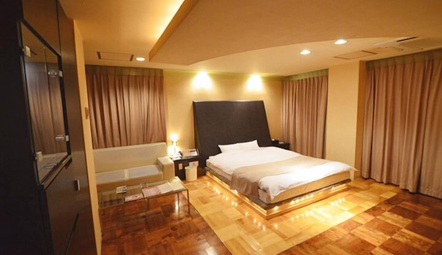 HOTEL LET'S